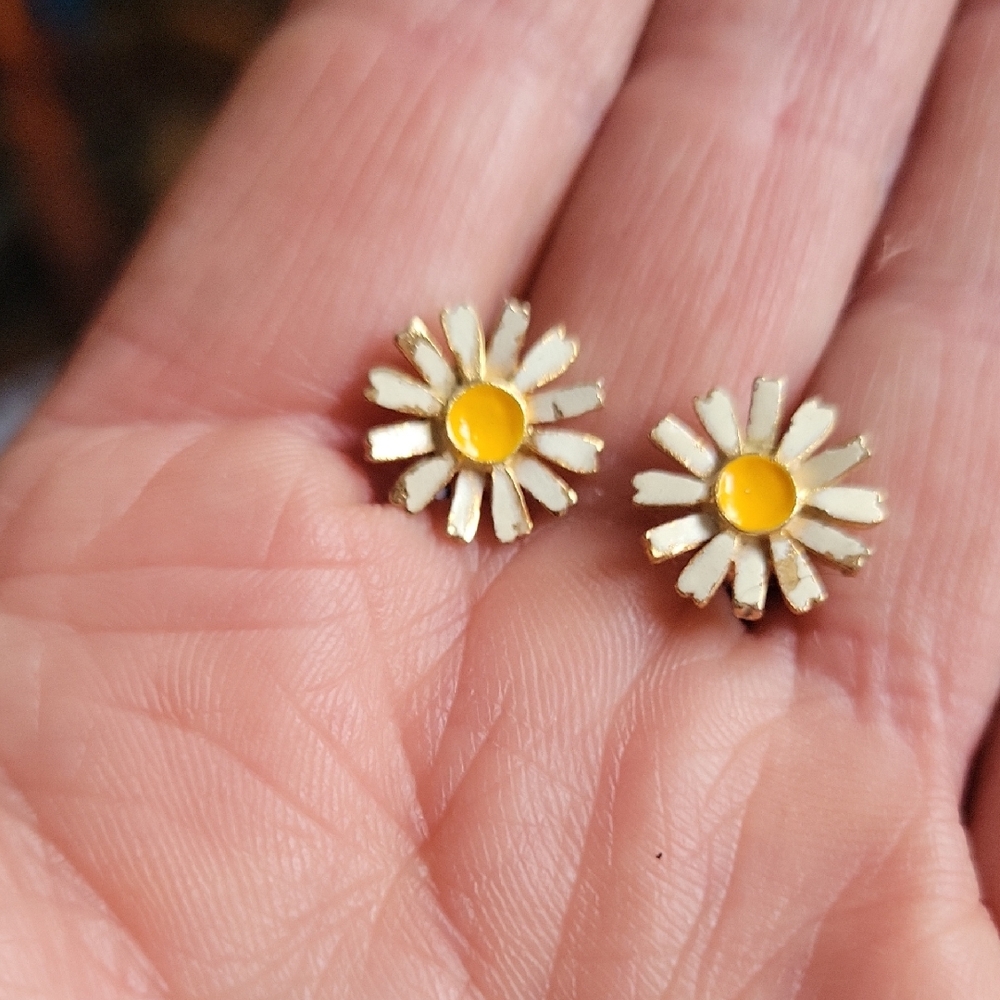 Daisy Flower Stud Earrings
